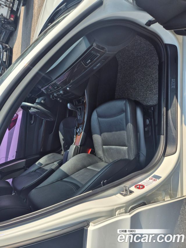 BMW 3-Series 2011 — photo 6