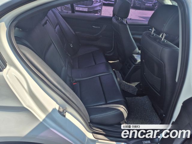 BMW 3-Series 2011 — photo 7