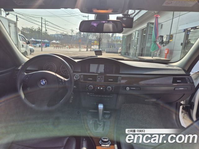 BMW 3-Series 2011 — photo 8