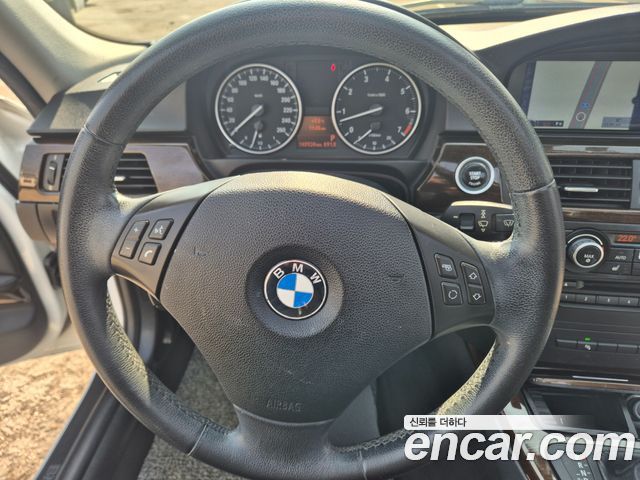 BMW 3-Series 2011 — photo 13