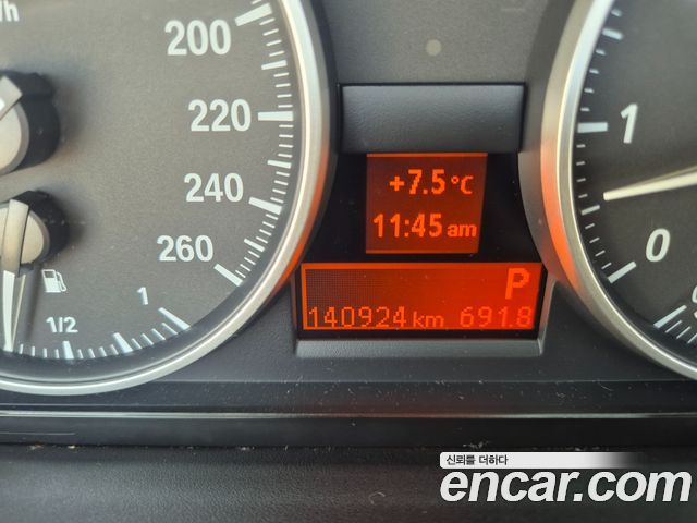 BMW 3-Series 2011 — photo 14