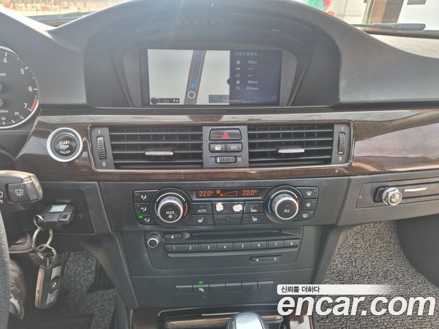 BMW 3-Series 2011 — photo 15