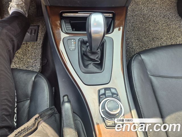 BMW 3-Series 2011 — photo 18