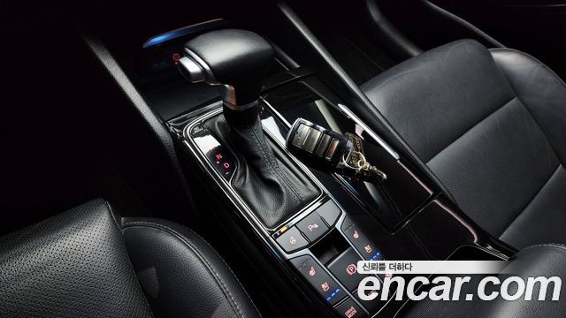 Kia K7 2016 — photo 9