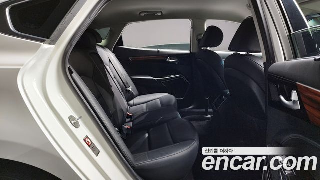 Kia K7 2016 — photo 12