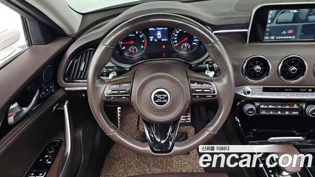 Kia Stinger 2018 — photo 12