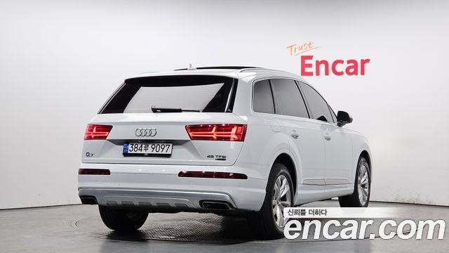 Audi Q7 2019 — photo 2