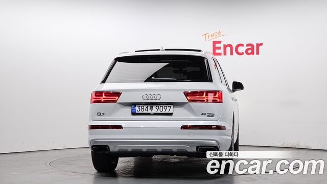 Audi Q7 2019 — photo 4