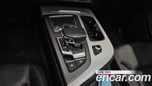 Audi Q7 2019 — photo 9