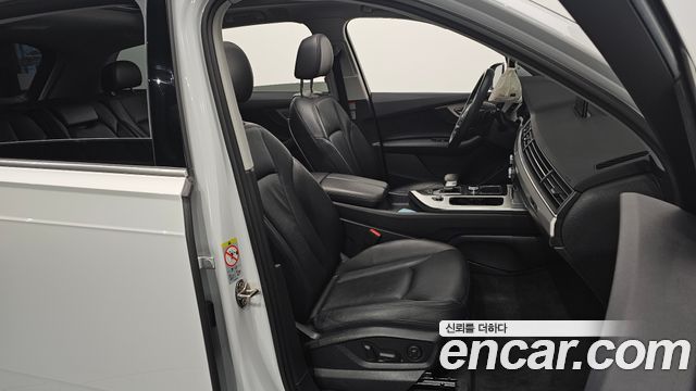 Audi Q7 2019 — photo 10