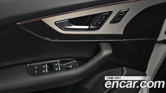 Audi Q7 2019 — photo 18