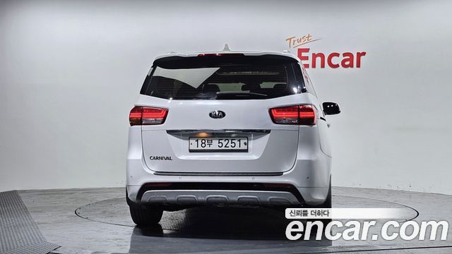 Kia Canival 2015 — photo 4