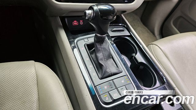 Kia Canival 2015 — photo 9