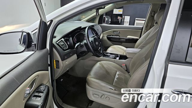 Kia Canival 2015 — photo 10