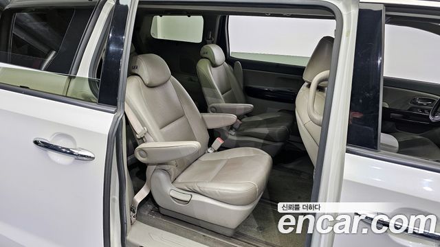 Kia Canival 2015 — photo 12