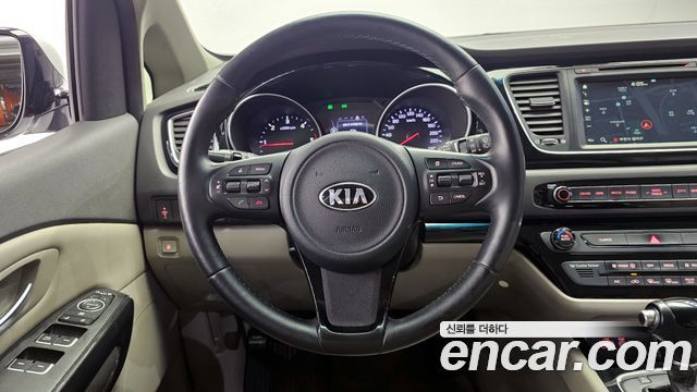 Kia Canival 2015 — photo 13