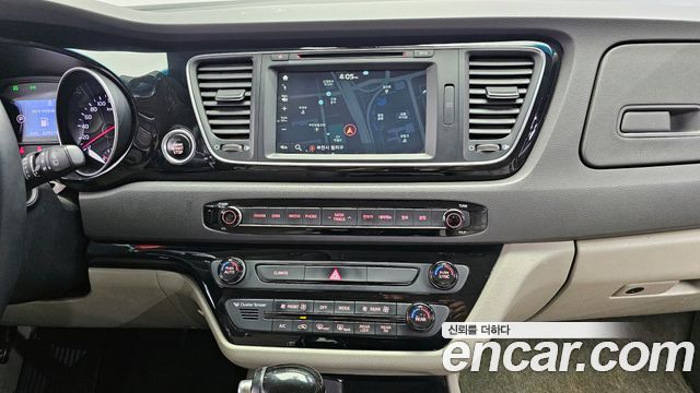 Kia Canival 2015 — photo 14
