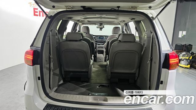Kia Canival 2015 — photo 20