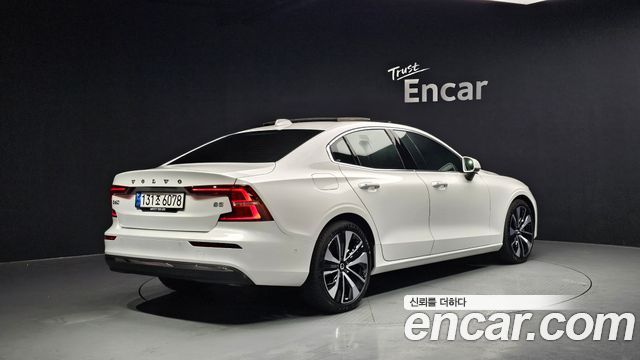 Volvo S60 2024 — photo 2