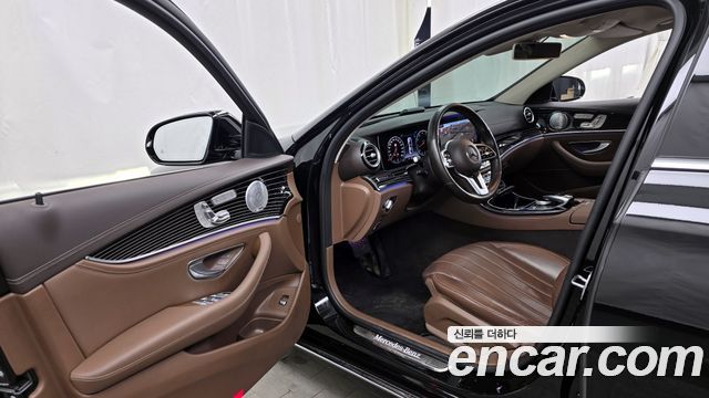 Mercedes-Benz E-Class 2020 — photo 10