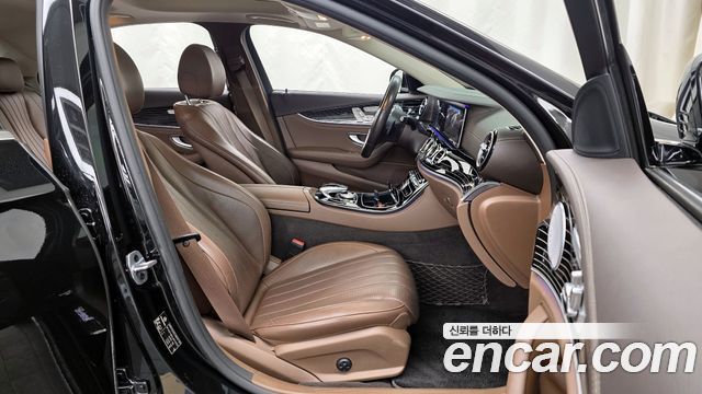 Mercedes-Benz E-Class 2020 — photo 11