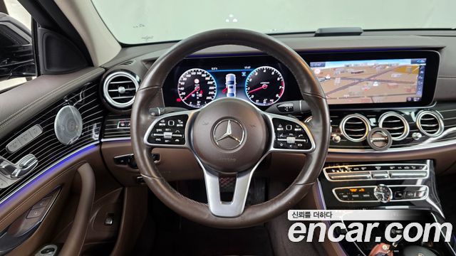 Mercedes-Benz E-Class 2020 — photo 13