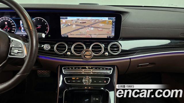 Mercedes-Benz E-Class 2020 — photo 14
