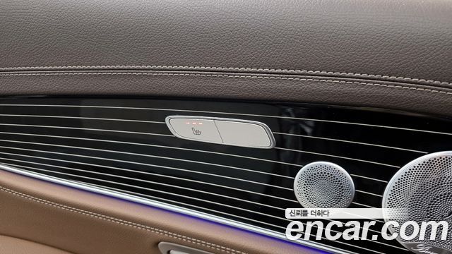 Mercedes-Benz E-Class 2020 — photo 19