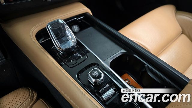 Volvo XC90 2021 — photo 9