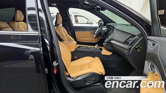 Volvo XC90 2021 — photo 11