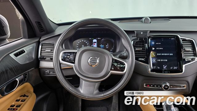 Volvo XC90 2021 — photo 13