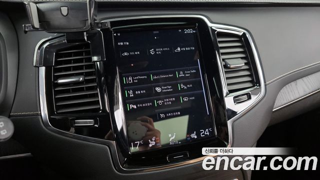 Volvo XC90 2021 — photo 16