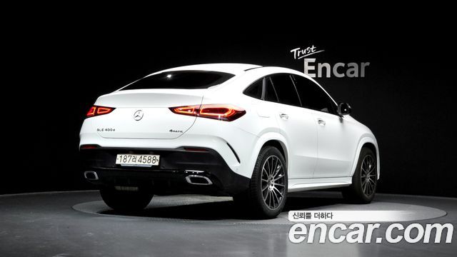 Mercedes-Benz GLE-Class 2022 — photo 2