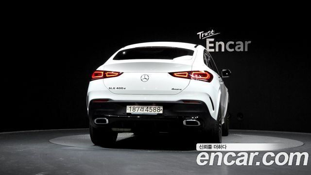 Mercedes-Benz GLE-Class 2022 — photo 4