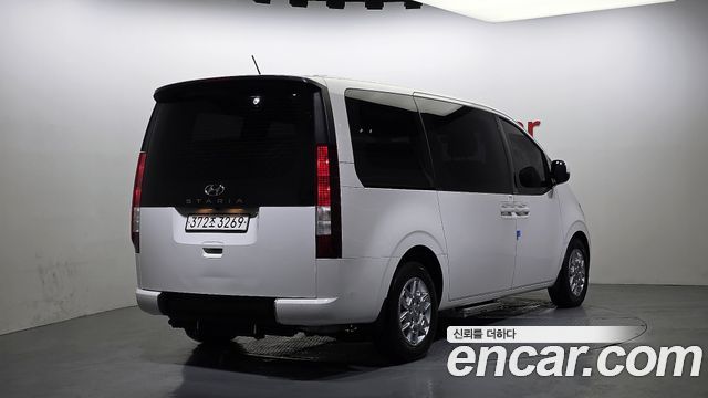 Hyundai Staria 2022 — photo 2