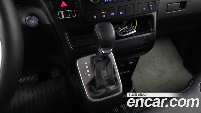 Hyundai Staria 2022 — photo 9