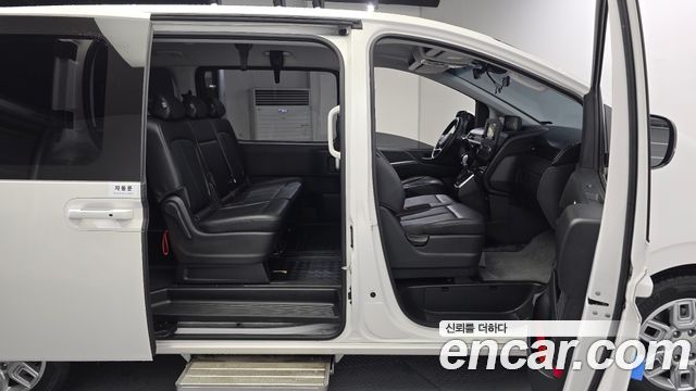 Hyundai Staria 2022 — photo 11