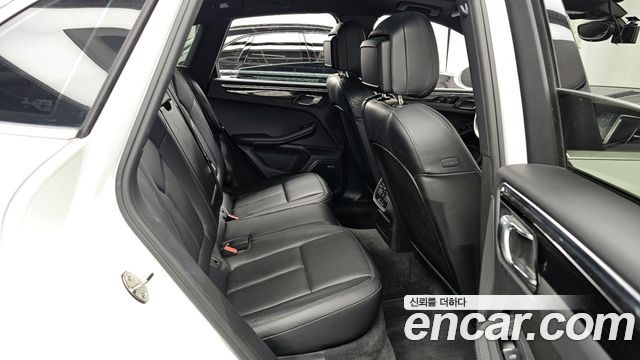 Porsche Macan 2017 — photo 11