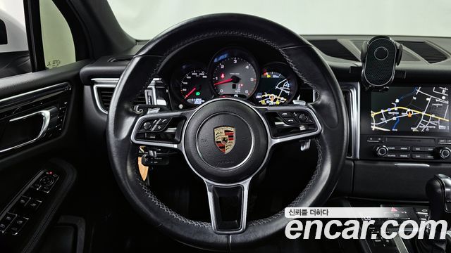 Porsche Macan 2017 — photo 13