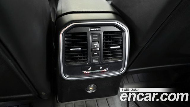 Porsche Macan 2017 — photo 16