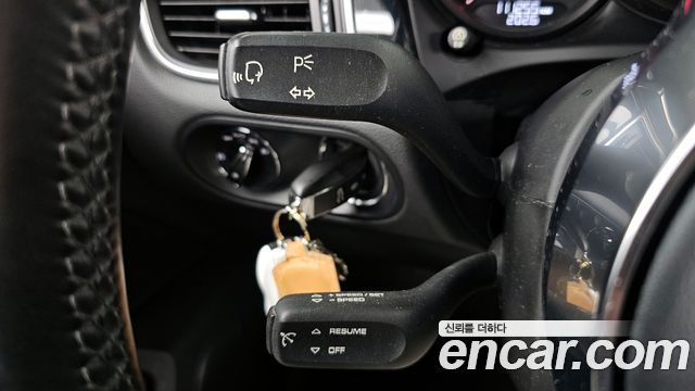 Porsche Macan 2017 — photo 17