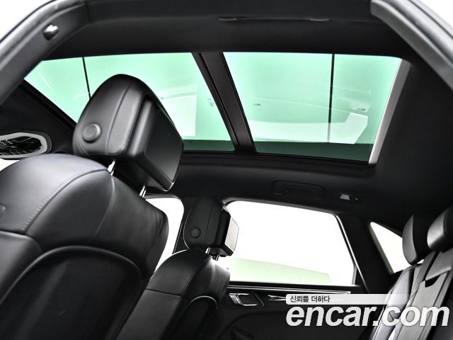 Porsche Macan 2017 — photo 18