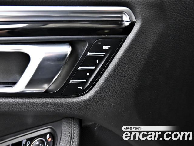 Porsche Macan 2017 — photo 19