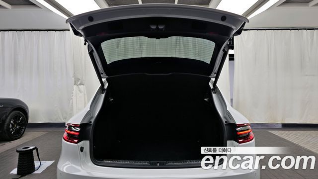 Porsche Macan 2017 — photo 20