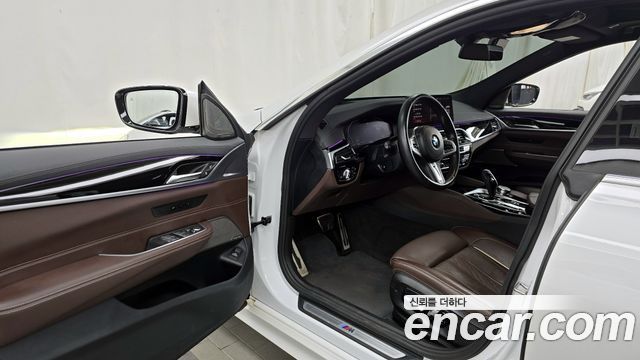 BMW Gran Turismo 2023 — photo 10