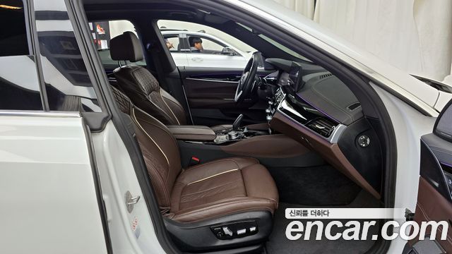 BMW Gran Turismo 2023 — photo 11