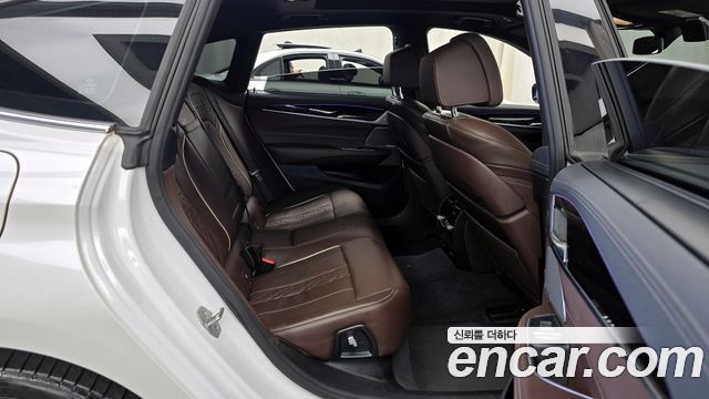 BMW Gran Turismo 2023 — photo 12