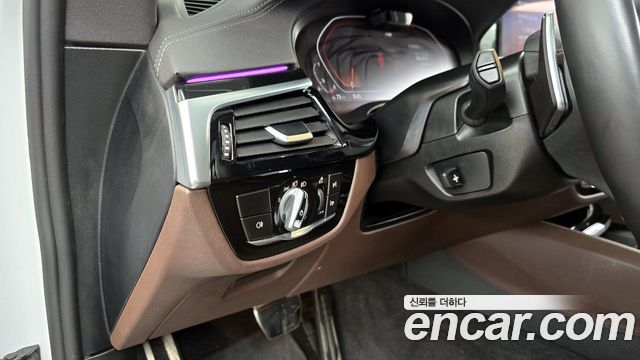 BMW Gran Turismo 2023 — photo 16