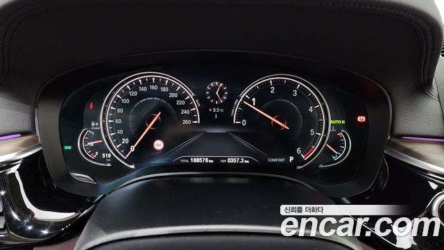 BMW 5-Series 2018 — photo 8