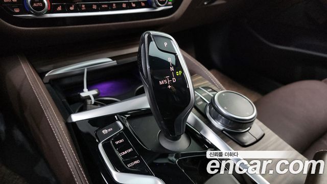 BMW 5-Series 2018 — photo 9
